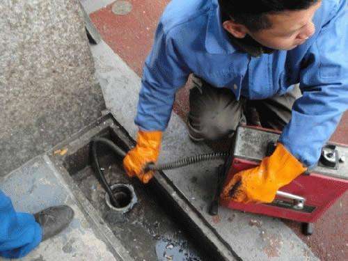 宁强疏通下水道